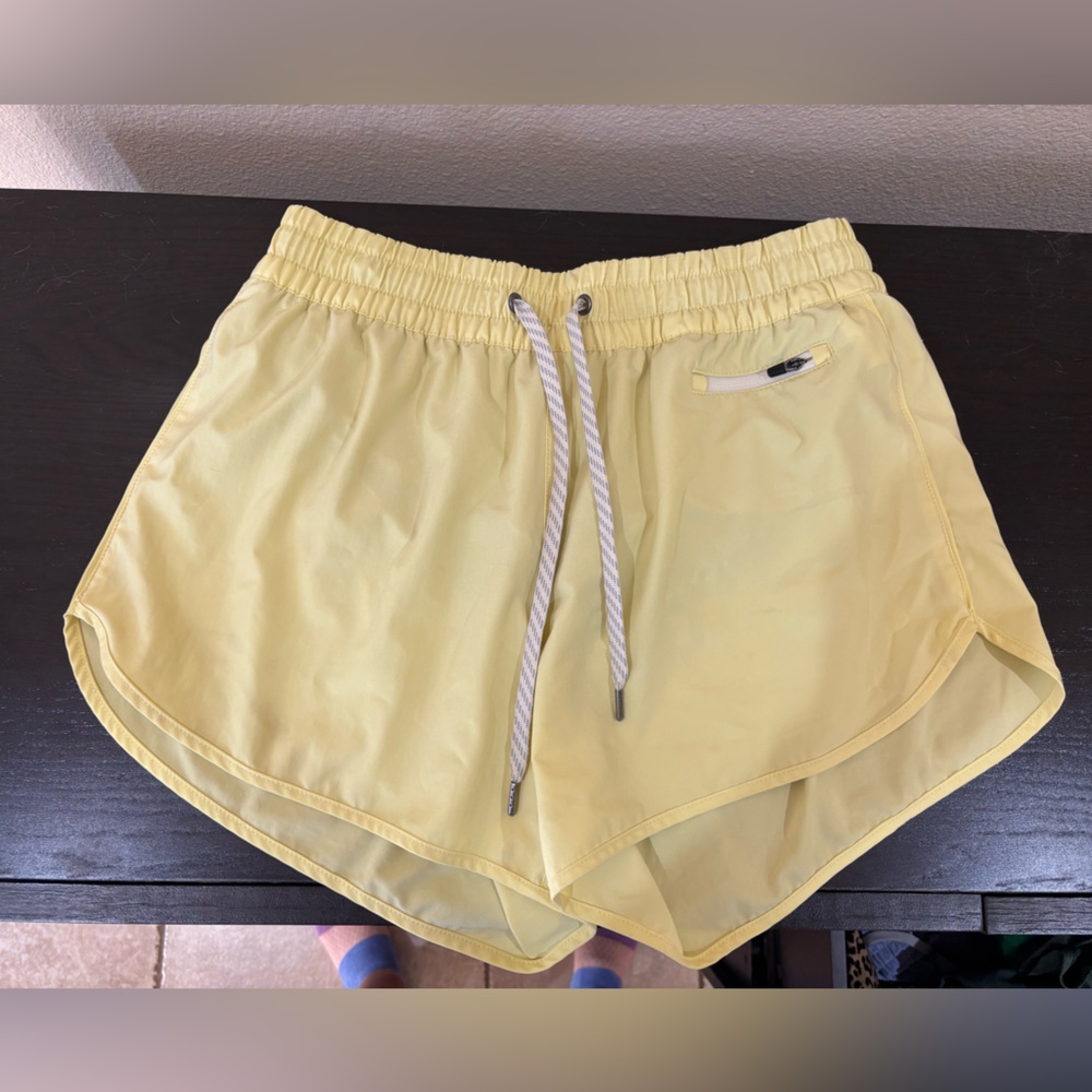 Vuori Clementine 4 inch shorts
